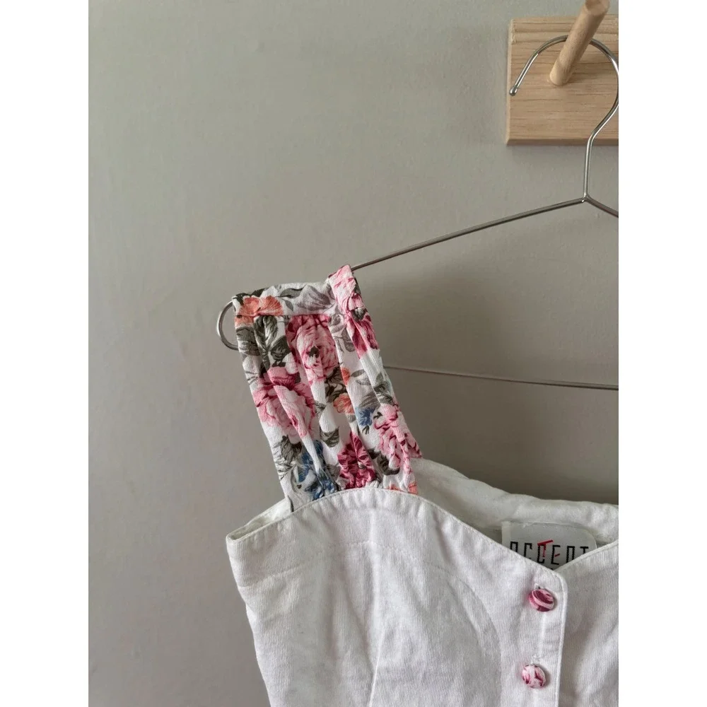 Vintage white top with floral accents - Picture 2 of 6